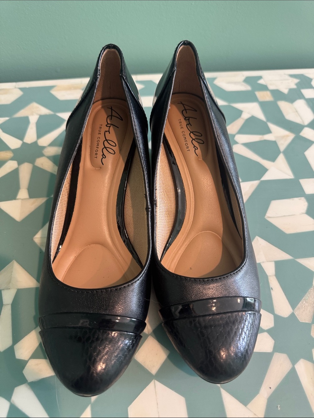 Abella Black Pumps